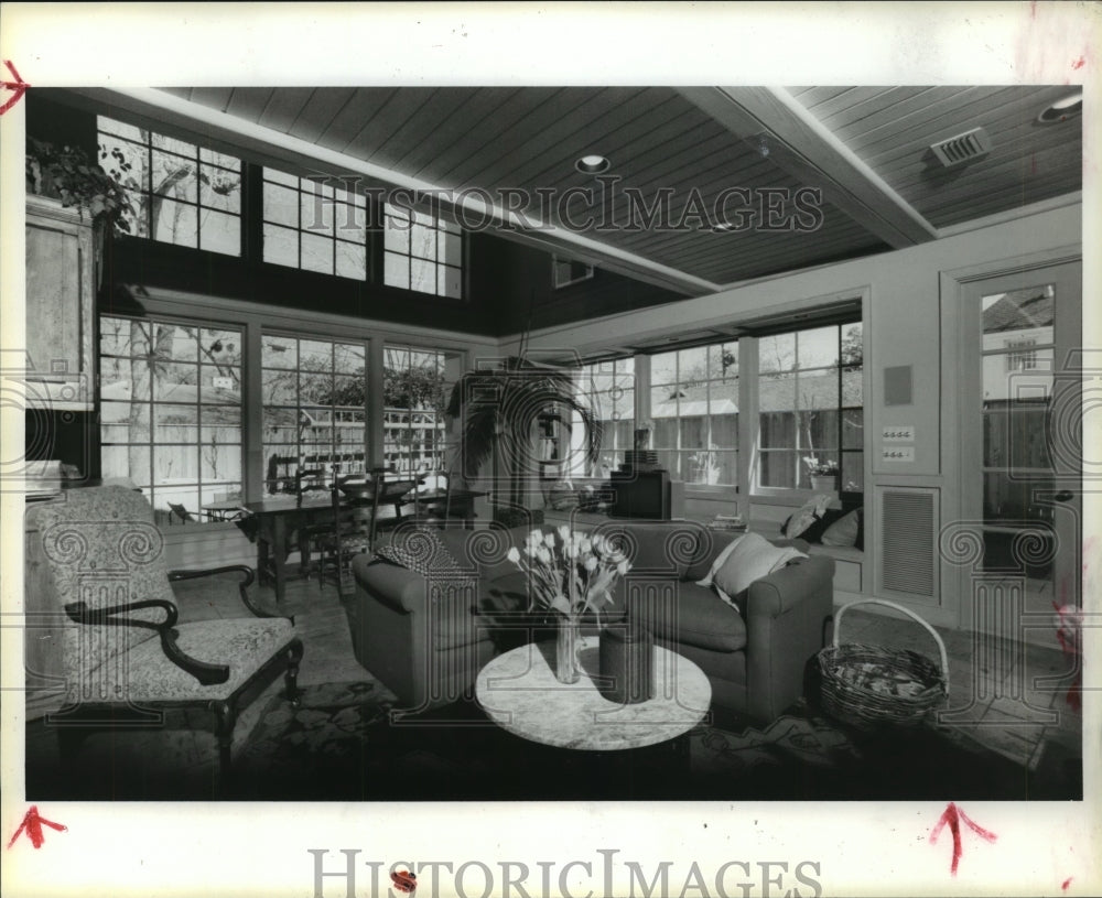 1986 Parker family room with large windows in Houston, Texas - Historic Images