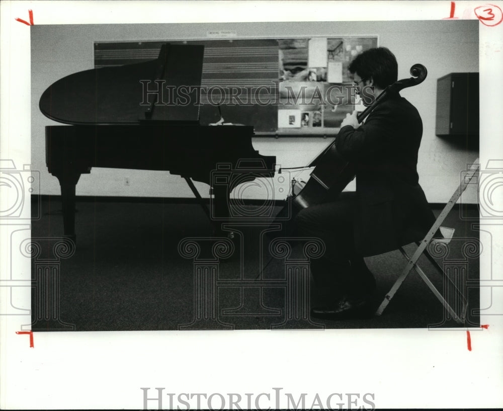 1982 Jonathan Spitz rehearses at Hogg National Young Artist audition - Historic Images