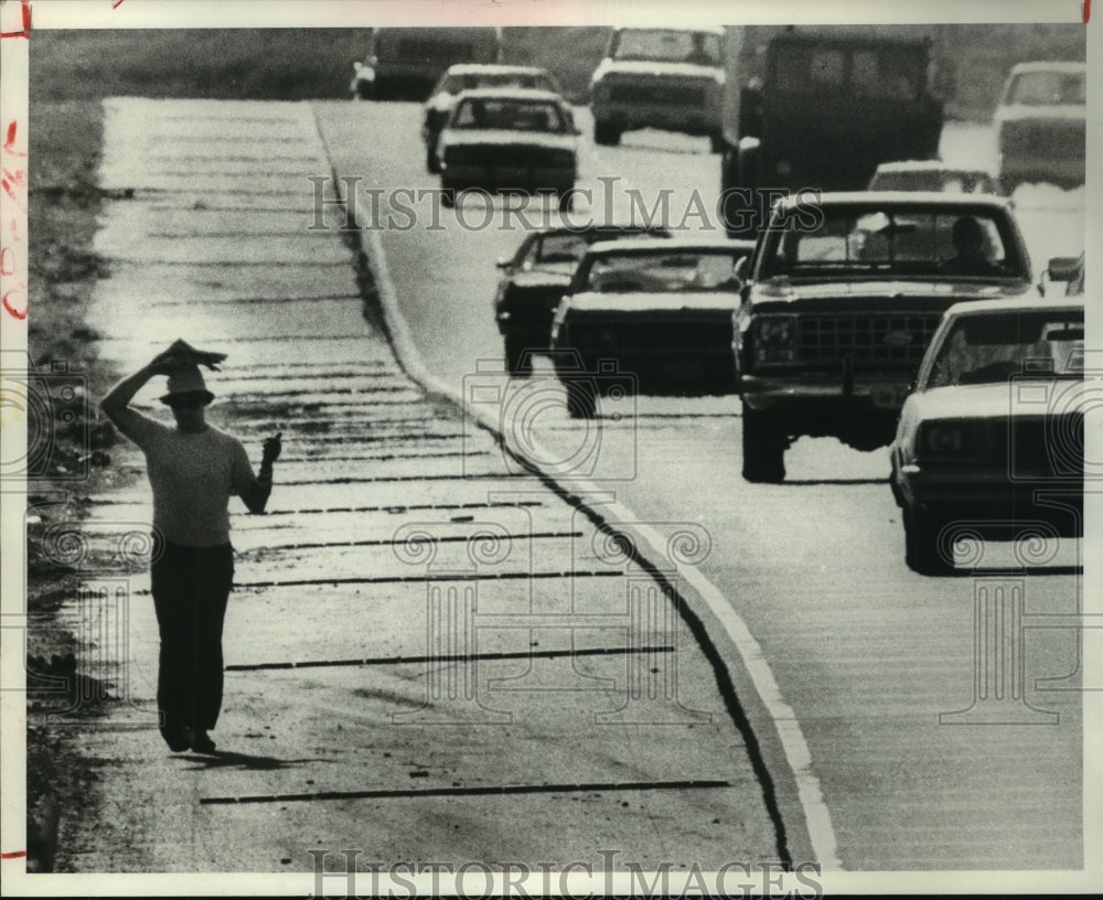 1980 Hitchhiker on I-10 near 610 loop in Houston - Historic Images