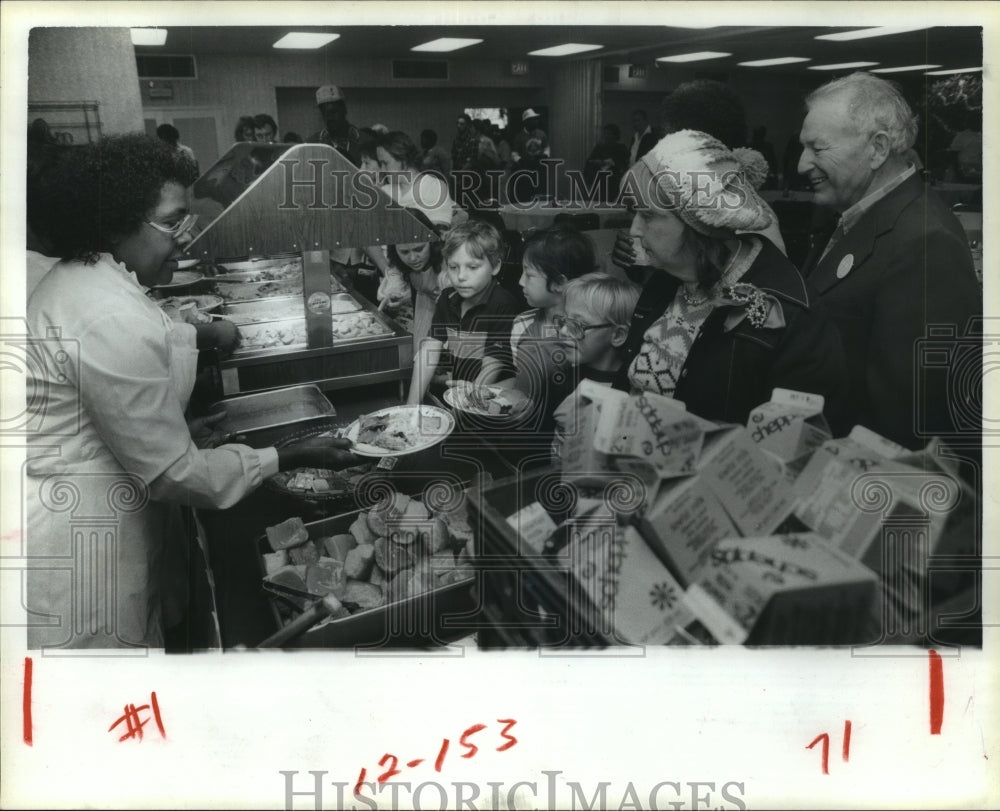 1984 Family is served Christmas dinner at Houston Holiday Inn - Historic Images