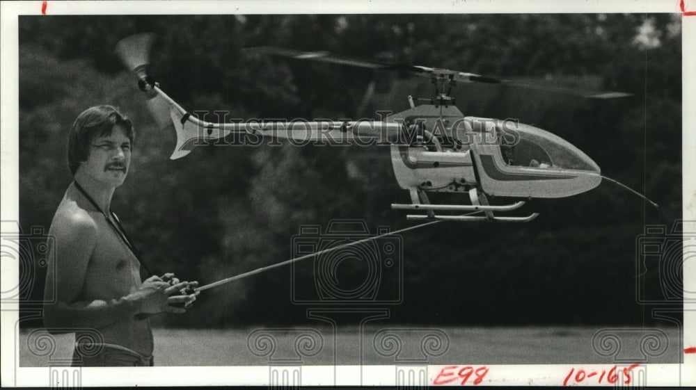1982 Hubert Bitner flies remote helicopter in Rice stadium, Houston - Historic Images