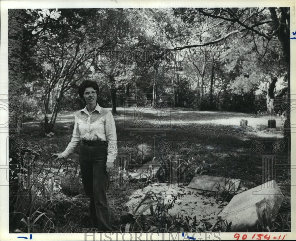 1981 Joan Marks at Hodge Bend Cemetery in Texas - Historic Images