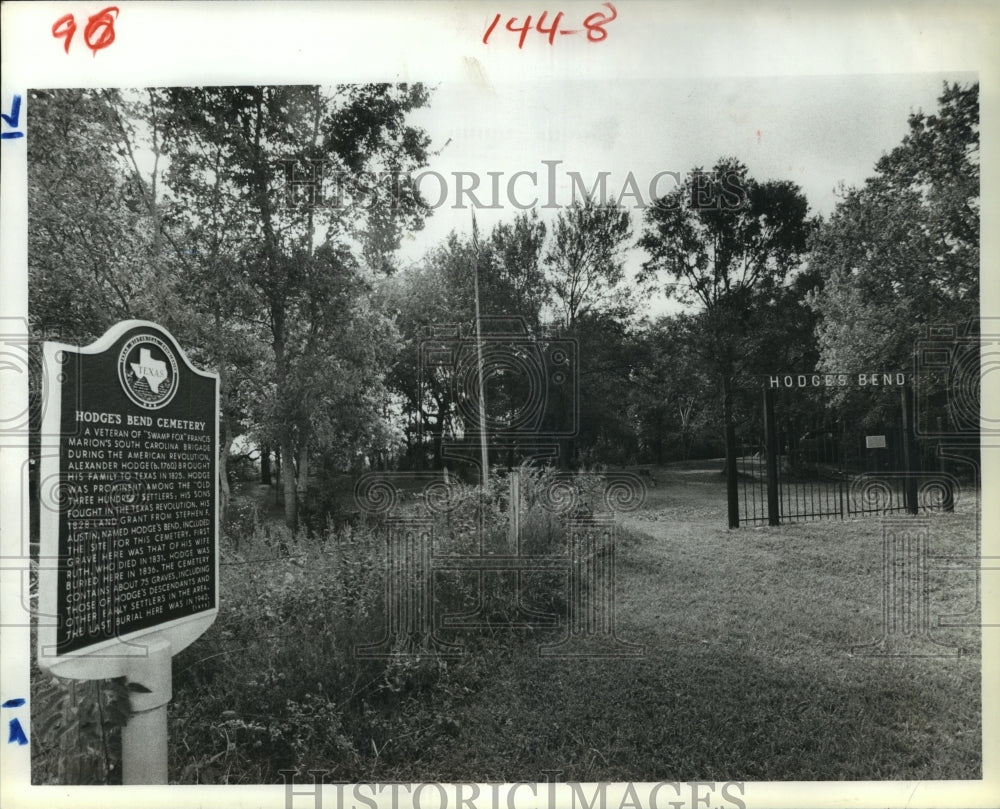 1981 Marker at Hodge's Bend cemetery in Fort Bend County, Texas - Historic Images