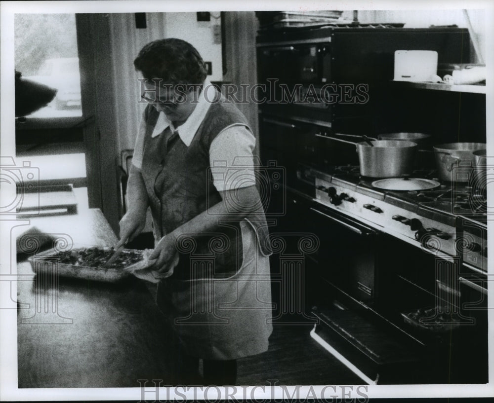 1978 Woman prepares food at Hilltop Farm in Cleveland, Texas - Historic Images