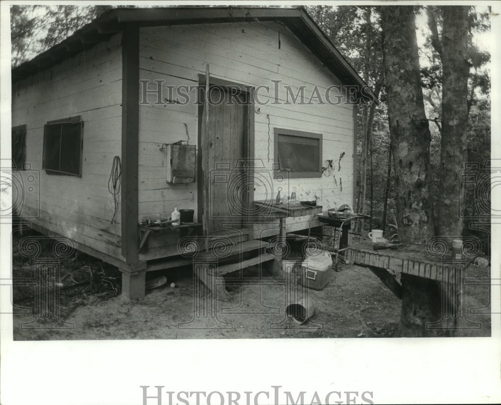 1985 Small shack in Hoop-N-Holler Subdivision in Liberty County, TX - Historic Images