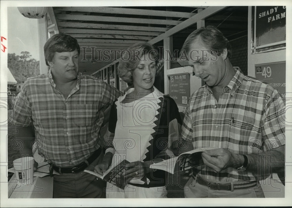 1984 Press Photo Football&#39;s Pete Lammons and others at racehorse sale in Houston- Historic Images