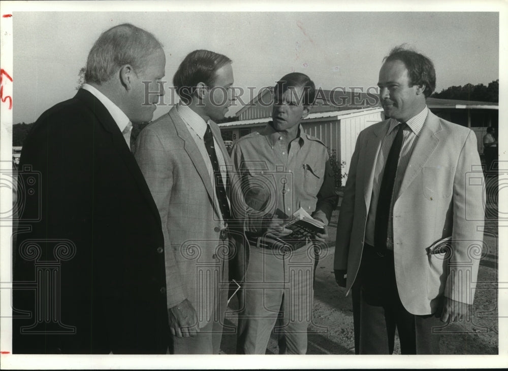 1984 TX Thoroughbred Horsemen's Assoc members speak in Houston - Historic Images