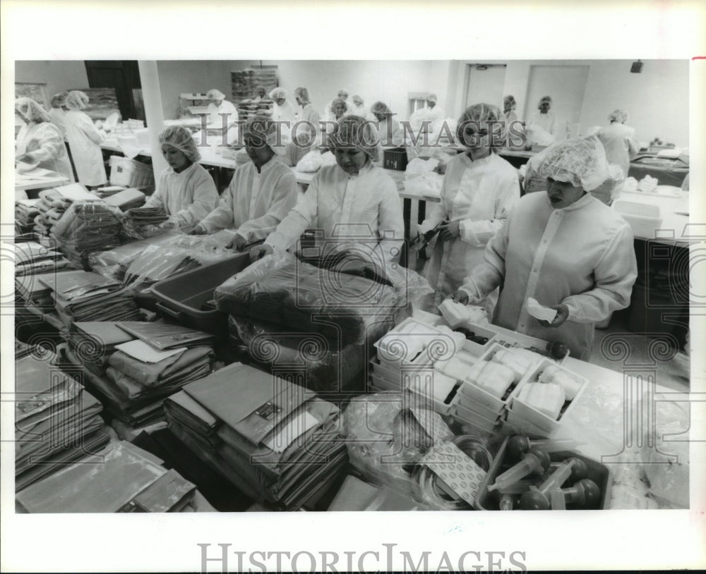 1992 Workers at Henley International plan in Sugar Land - Historic Images