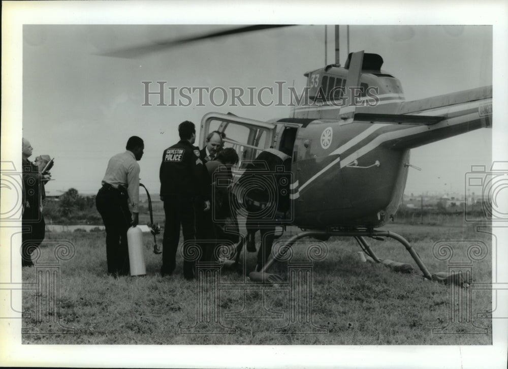 1987 Rescuers board helicopter in Galveston, Texas - Historic Images