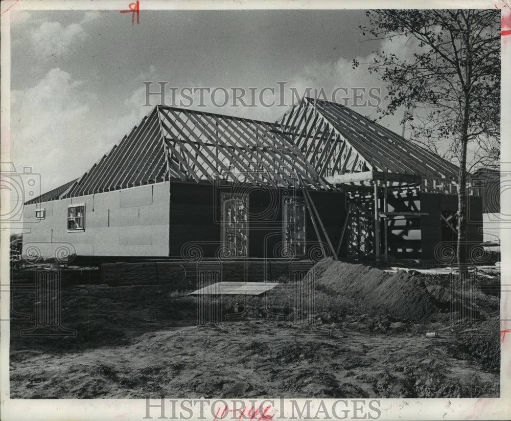 1975 New home under construction in Houston, Texas - Historic Images