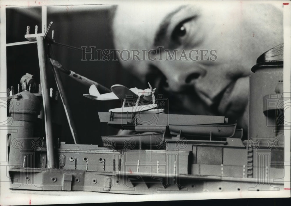 1978 Man paints model of Navy ship - Historic Images