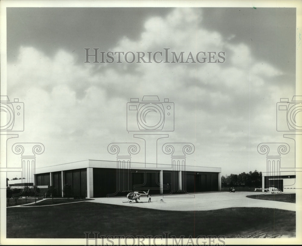 1976 Helicopter outside Heliflight Systems, Inc. concourse - Historic Images