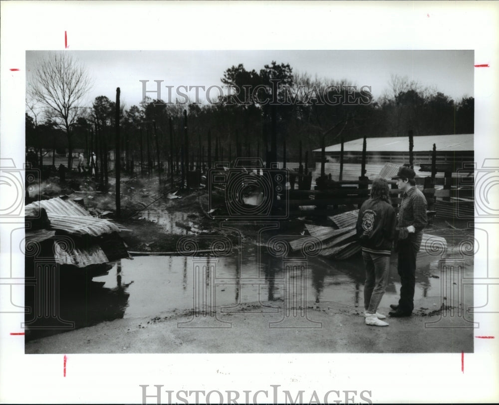 1991 Novani and Marvin Allen look at burned horse barn in Houston - Historic Images