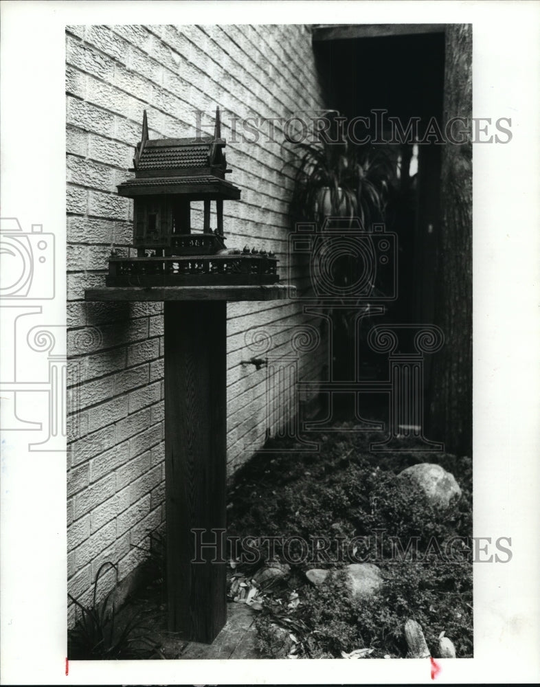 1988 Bangkok, Thailand spirit house outside Houston home-Historic Images