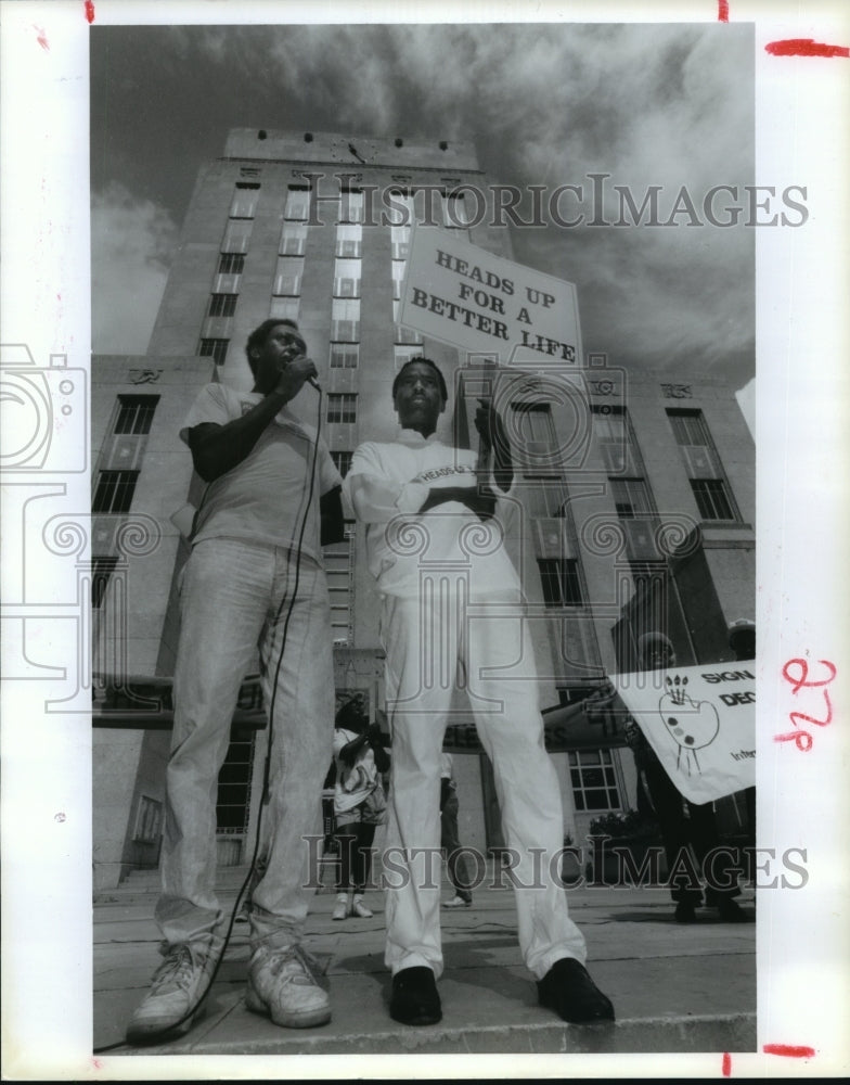 1991 Press Photo Speakers at homeless rally in front of Houston City Hall - Historic Images