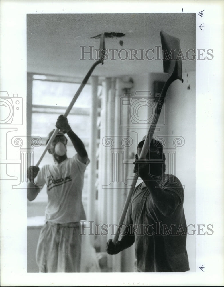 1991 Houston homeless work construction at high school - Historic Images