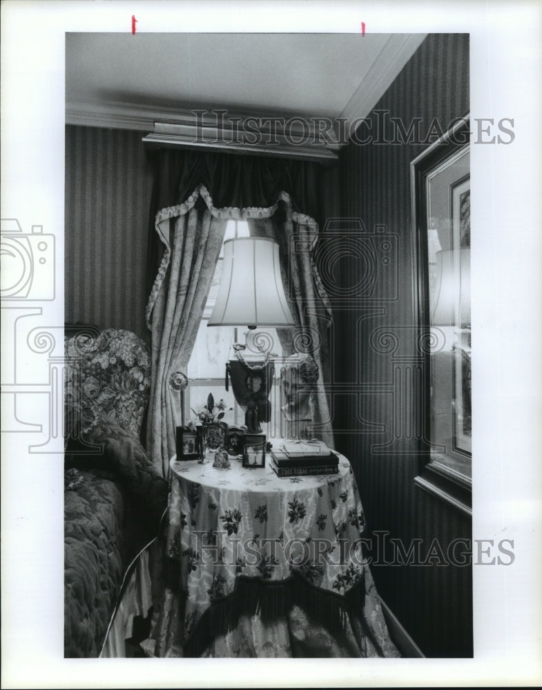 1991 Master bedroom interior decorations on Houston home tour - Historic Images