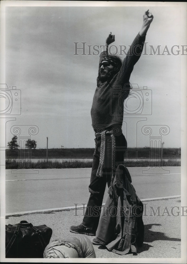 1971 Chris Chanlett hitchhikes on I-55 east of St. Louis, Illinois - Historic Images