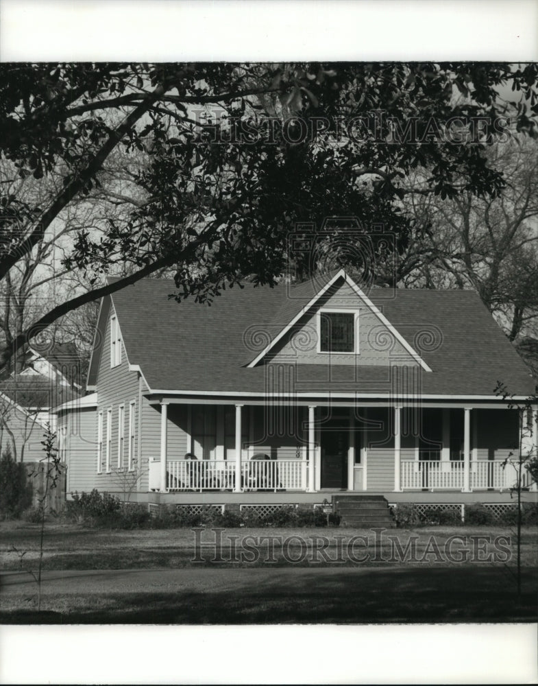1993 Searcy Home, LA Planter's cottage, 1603 Cortlandt, Houston, TX - Historic Images
