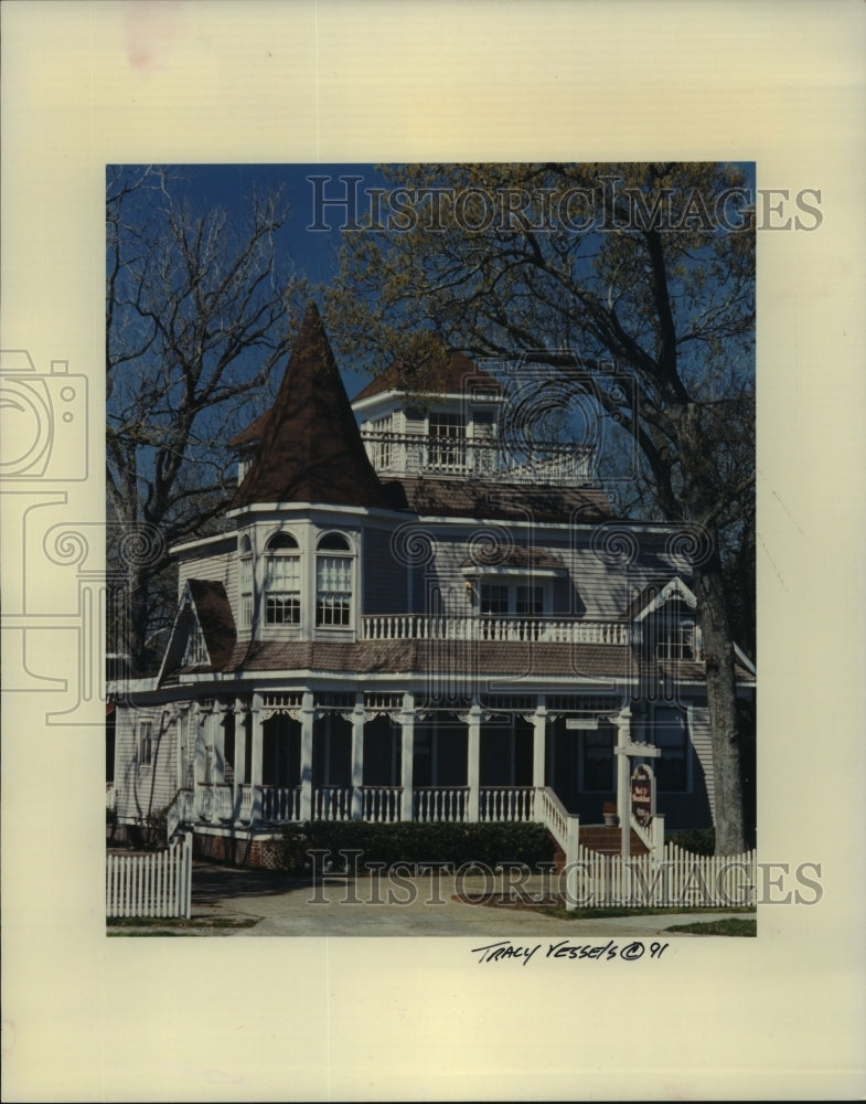 1991 Sara's B&B Inn, 941 Heights Blvd, Houston - Historic Images