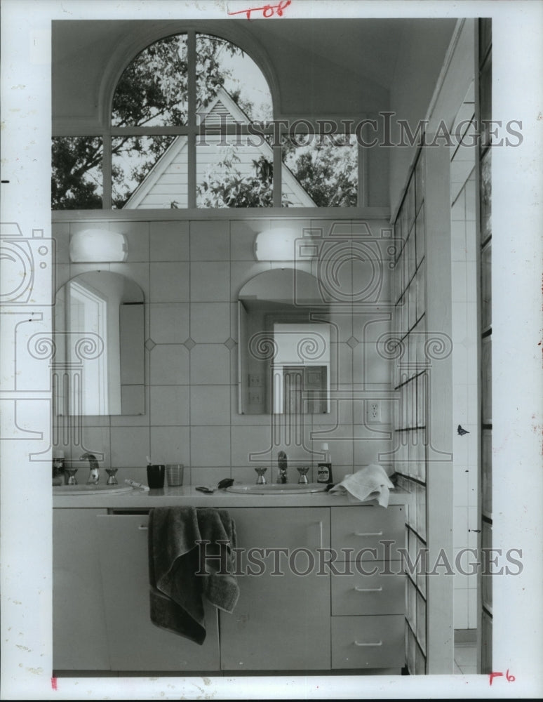 1986 Dallas home bath in tile and glass brick, chosen for remodel - Historic Images