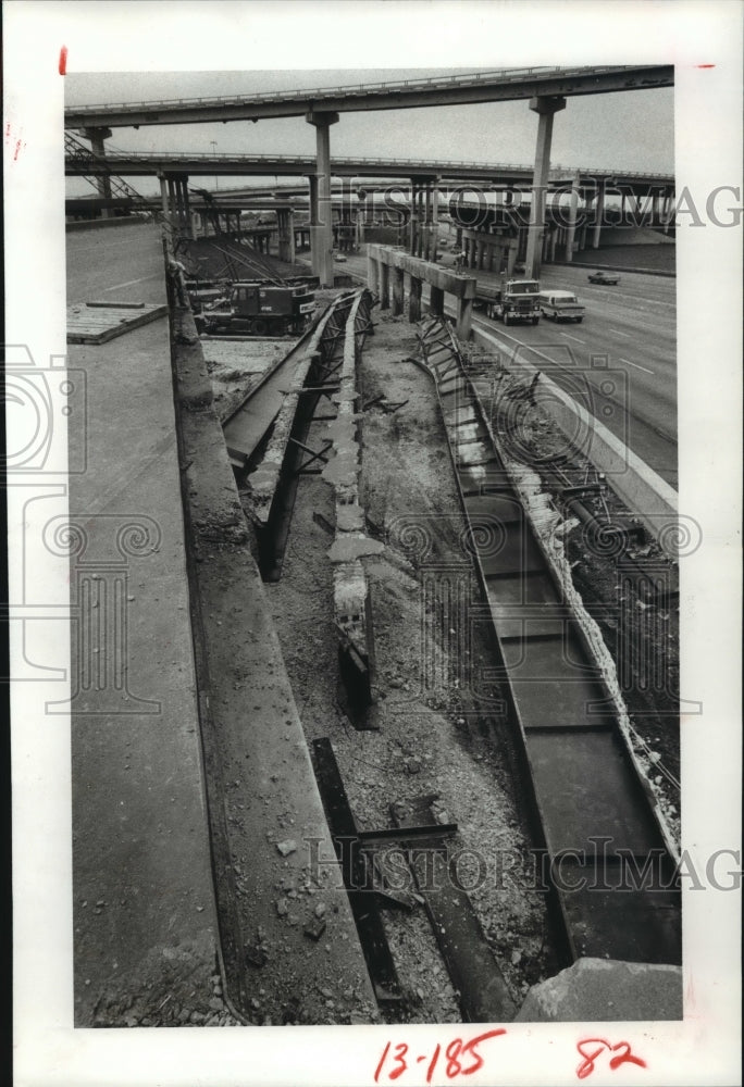 1982 Overpass between TX 225 & S Loop removed after accident - Historic Images