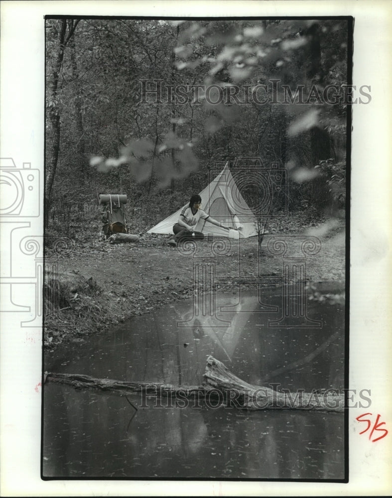 1981 Jane Kilberg at her backpacking campsite - Historic Images