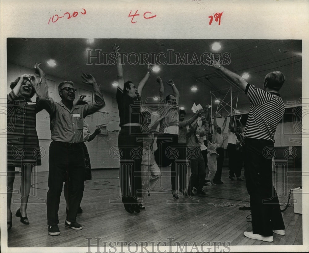 1970 Director Ted Hook leads Houston Junior Forum members - Historic Images