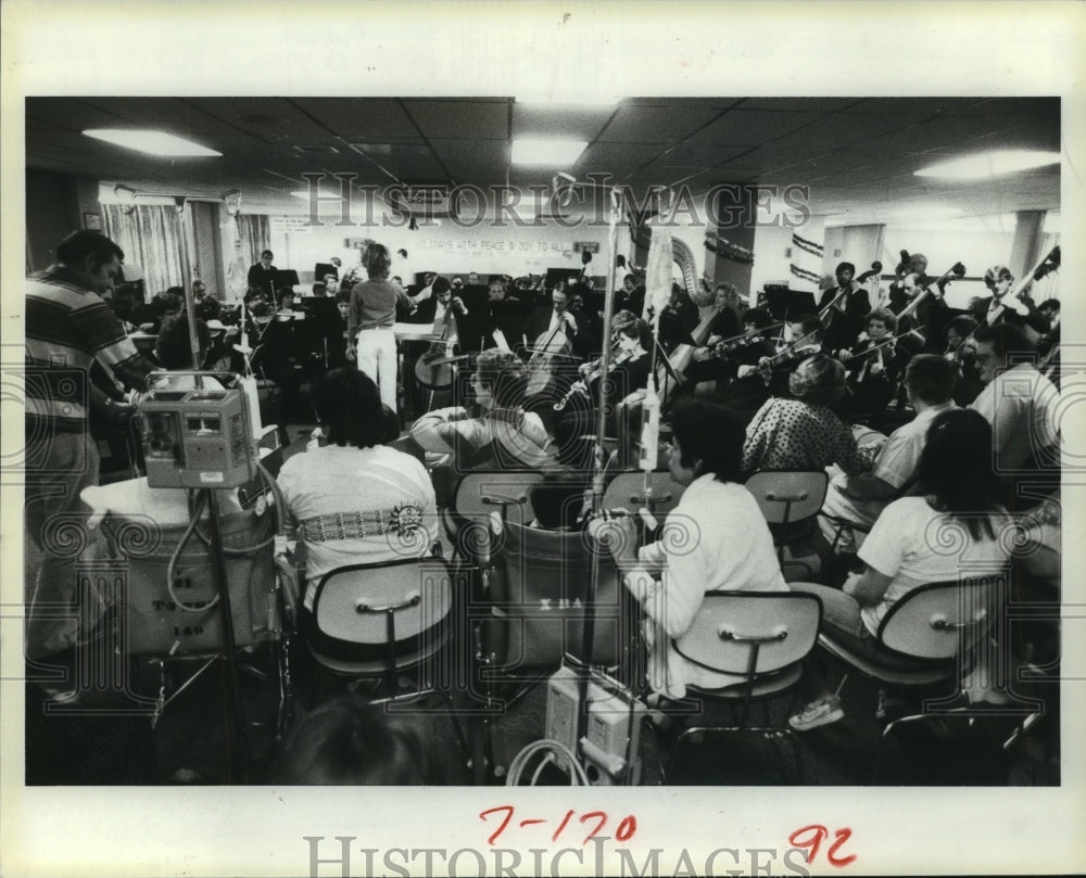 1984 Houston Symphony Orchestra play at TX Children&#39;s Hospital - Historic Images