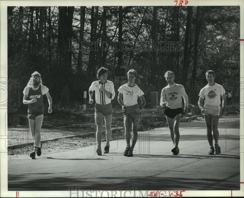 1983 Houston race walking organization members demonstrate technique - Historic Images