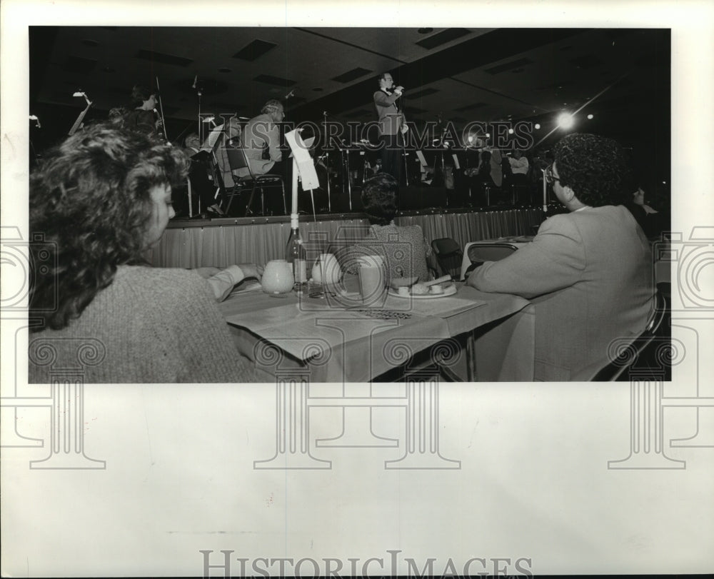 1984 Musicians play at Houston Symphony Cabaret Pops - Historic Images