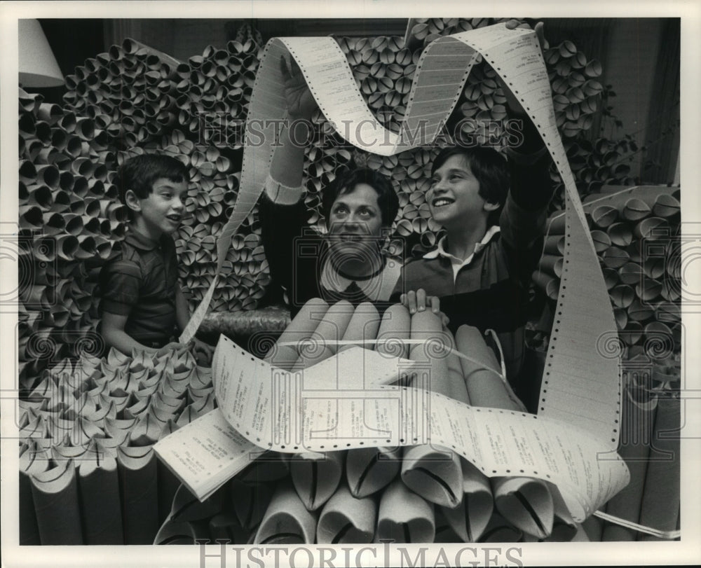 1984 Barbara Friedman and children send Houston Symphony invitations - Historic Images