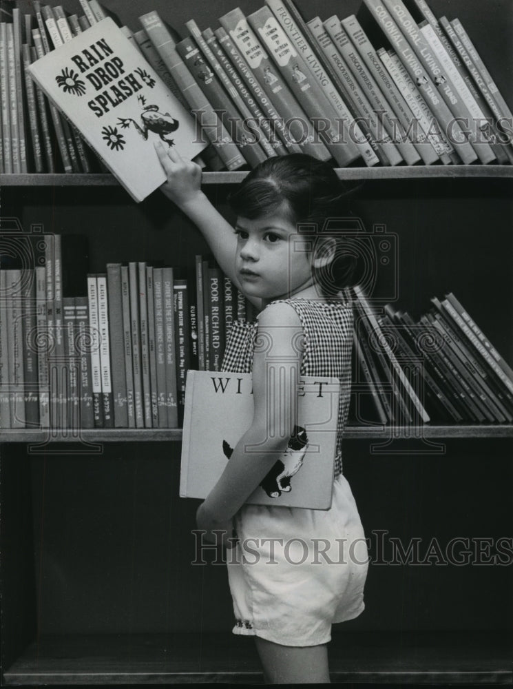 1962 Press Photo Houston Oak Forest Branch Library Tina Denise Terry, age 4-Historic Images