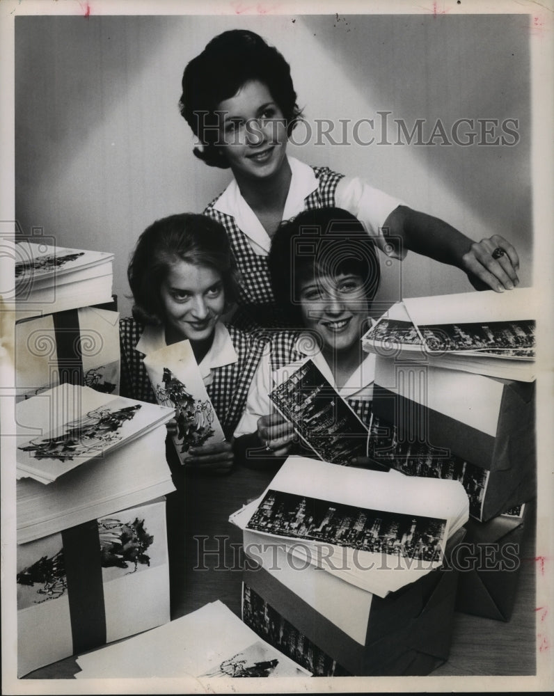 1963 Press Photo Houston Speech and Hearing Center members sell Christmas cards - Historic Images