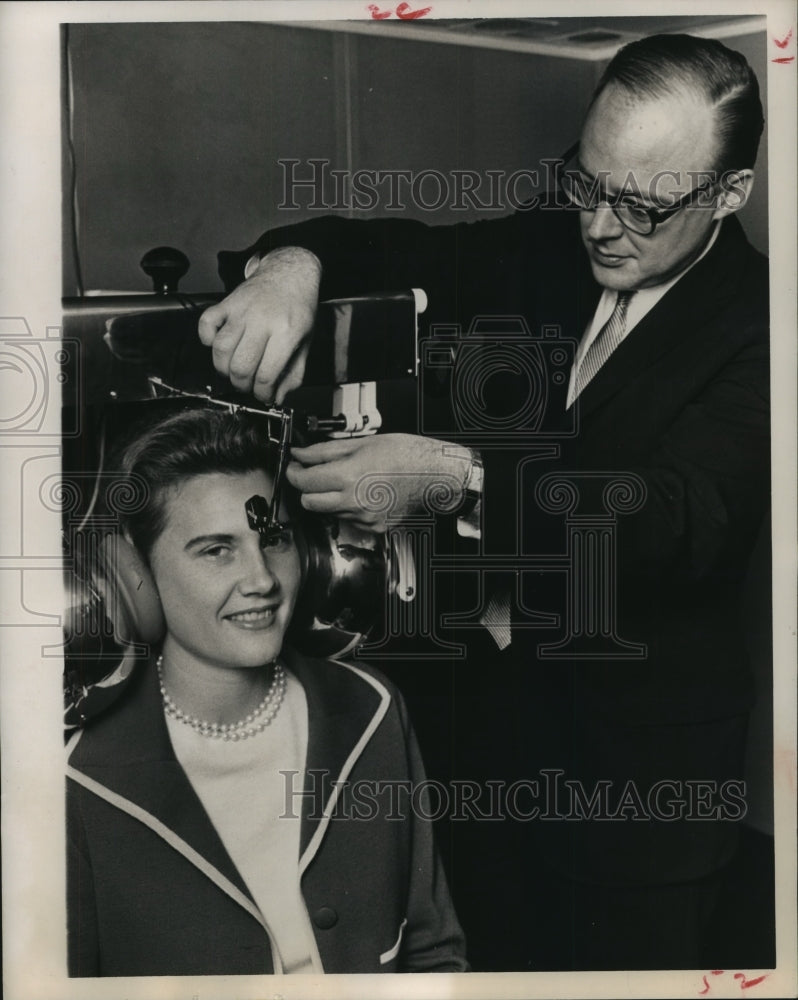 1964 Press Photo Mrs. James Reichert wears earphones with Dr. James Jerger - Historic Images