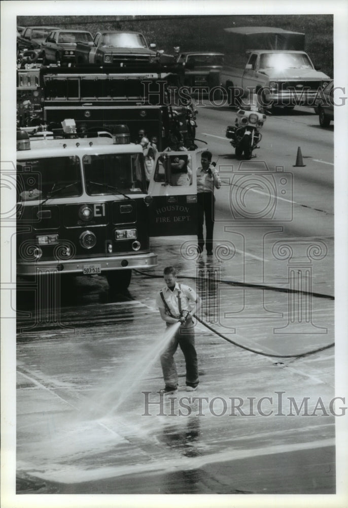 1990 Houston Fire Department firefighters with hose - Historic Images
