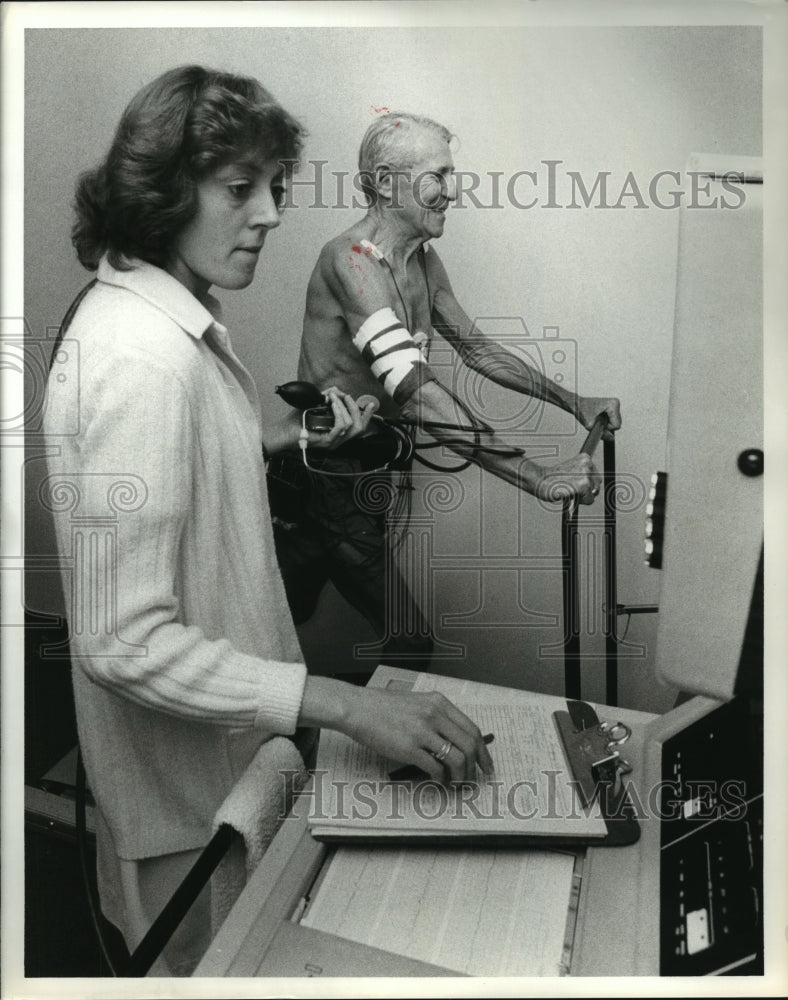 1979 Press Photo Houston man on stress test machine - hca29191- Historic Images