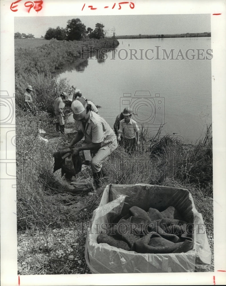 1979 Universal Engineering workers clean oil at San Jacinto Park, TX - Historic Images