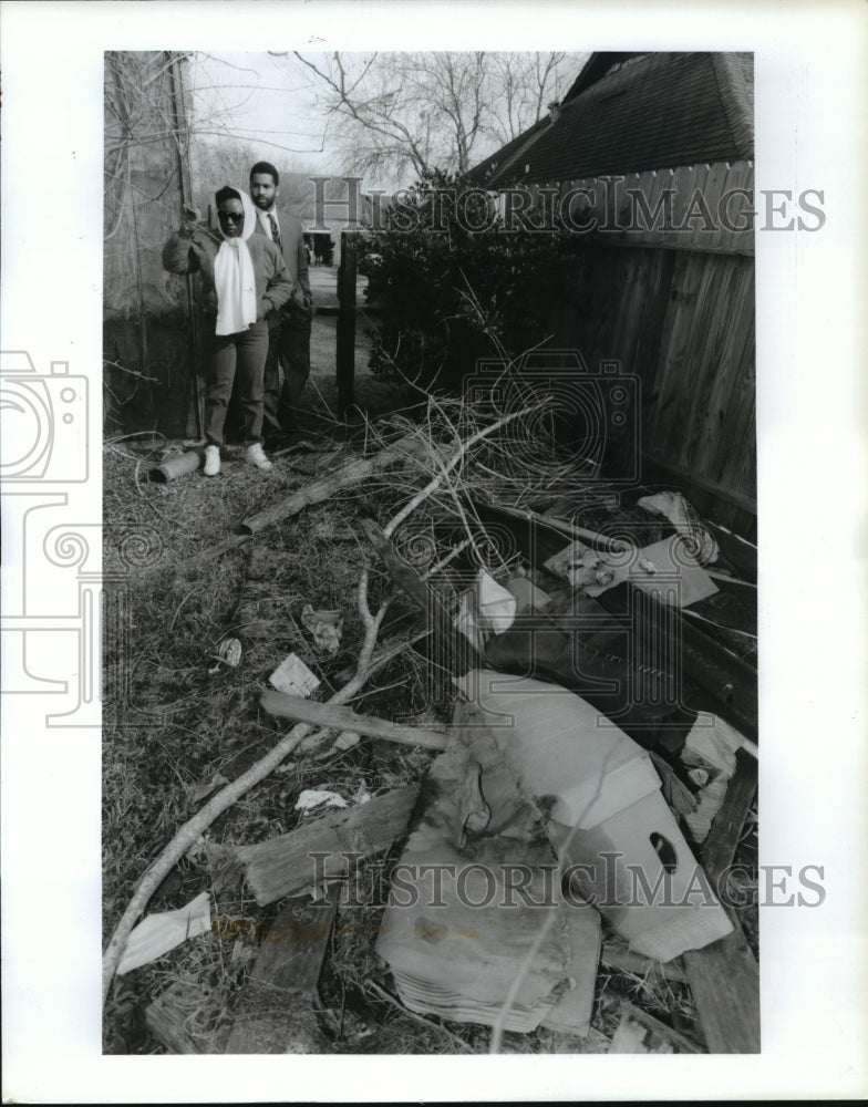 1992 Houston inspectors look for code violations at lot - Historic Images
