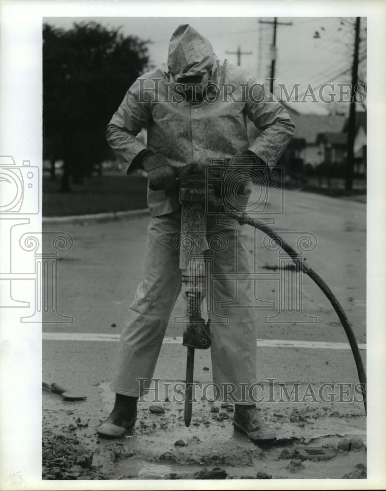 1986 Freddie White of Houston Public Works repairs road in Montrose - Historic Images