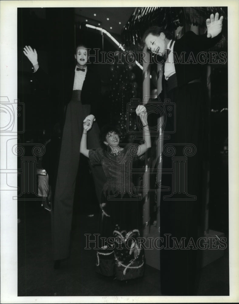 1988 Houston Junior Forum President Kim Irwin at Circus party - Historic Images