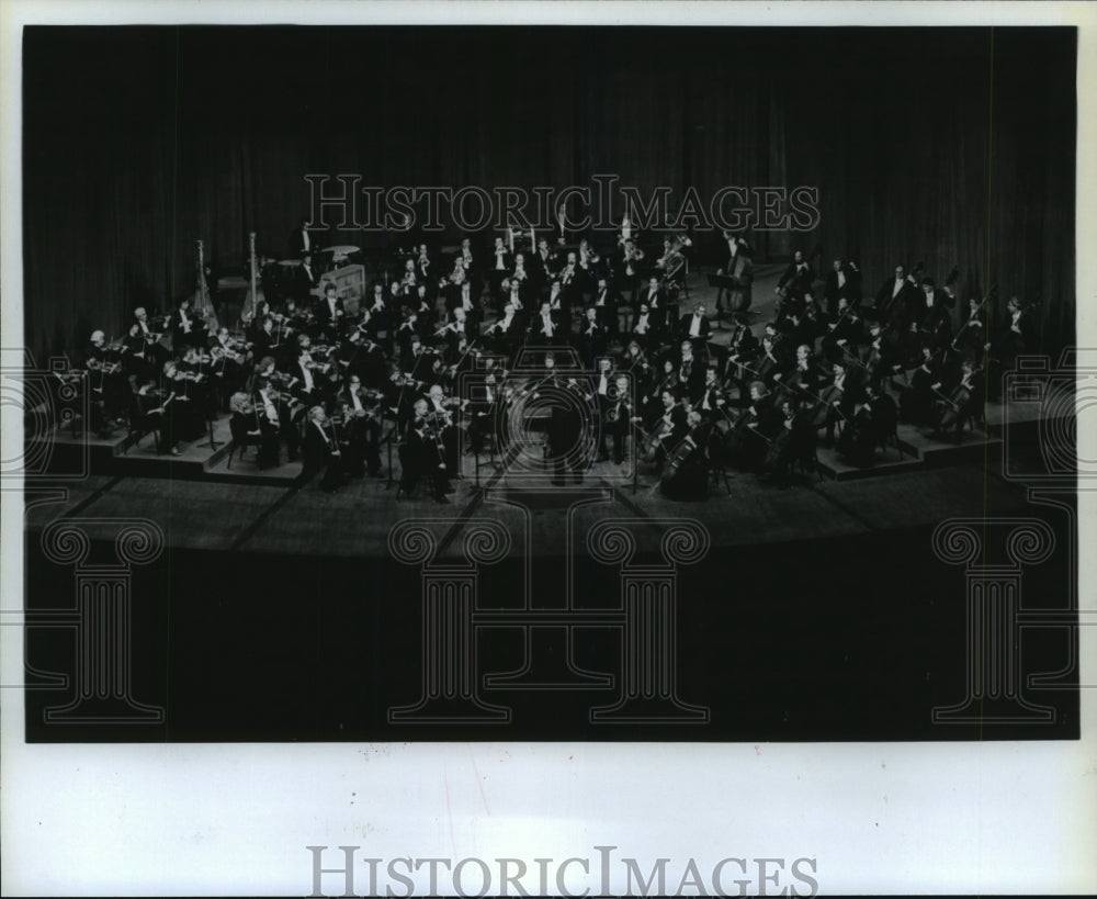 1982 View from above - Houston Symphony on stage - Historic Images