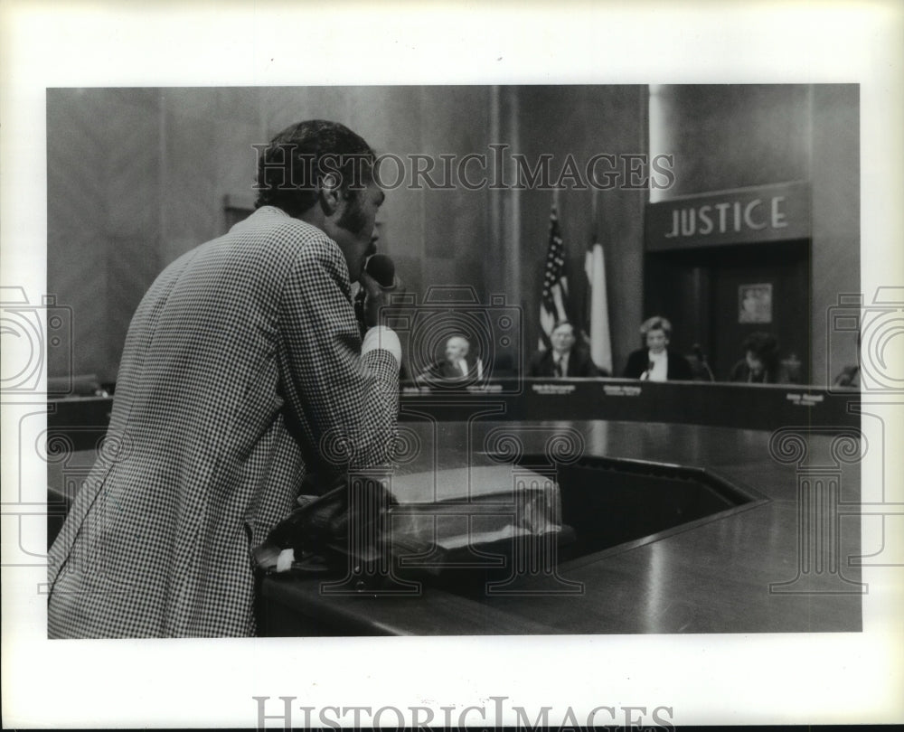 1988 Bobby Taylor speaking to Houston City Council - Historic Images