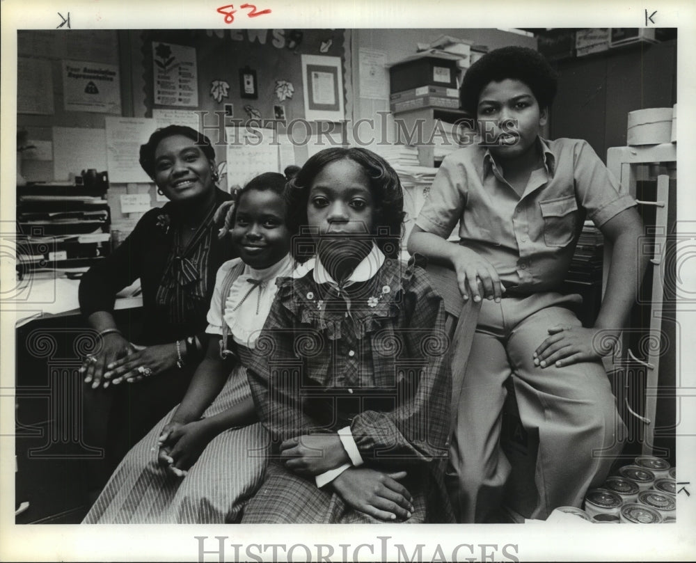 1981 Houston&#39;s Burrus school students model Title 1 provided cloths - Historic Images