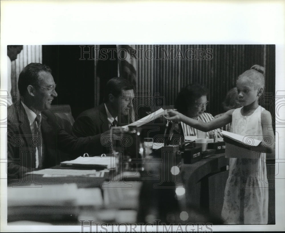 1991 Houston student Karin Blackshire hands papers to school board - Historic Images