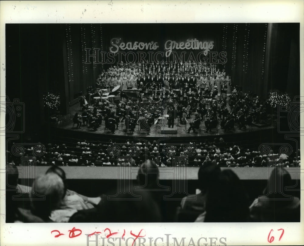 1987 Audience watches Houston Symphony Orchestra perform - Historic Images