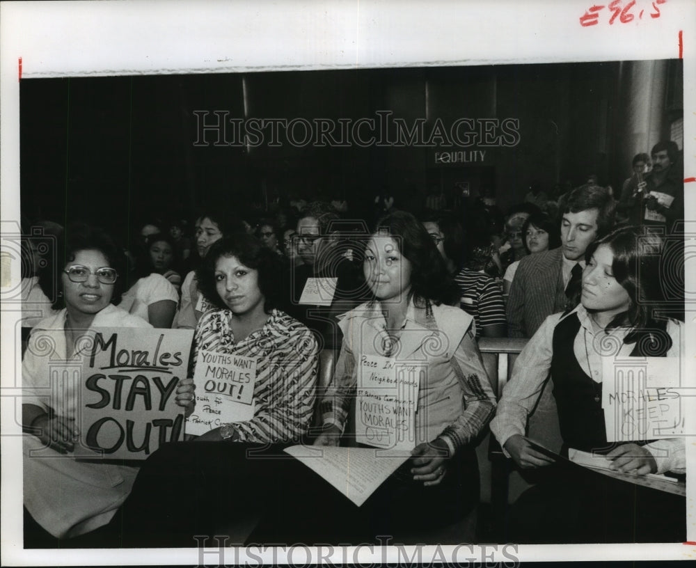 1978 Houston residents at Council to protest Travis Morales' group - Historic Images