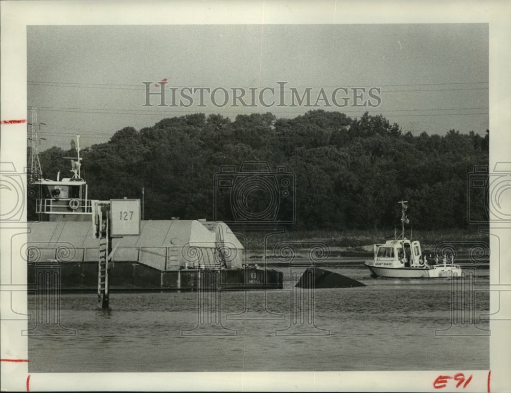 1980 Houston Ship Channel accident - Coast Guard patrol on scene - Historic Images