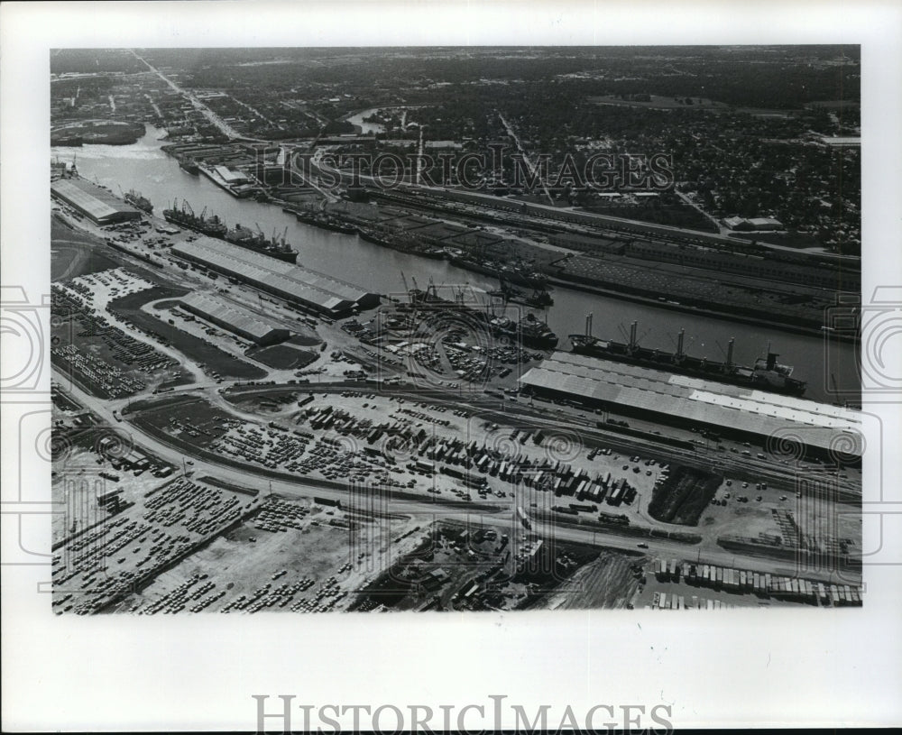 1991 Aerial view of Houston Ship Channel - Historic Images
