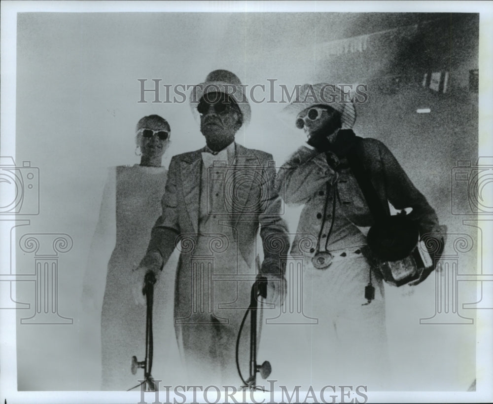 1986 Scene from film "Around the World in 80 Ways" - Historic Images